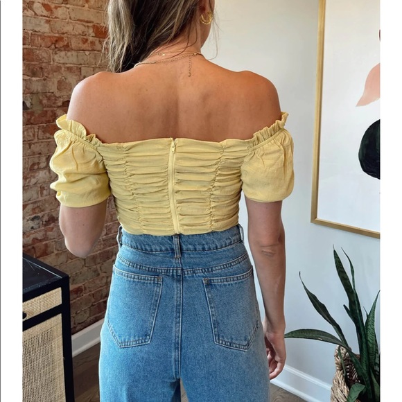 A7 - 362 Vestique yellow ruched sunshine state of mind top size medium - Picture 3 of 15